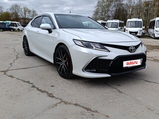 2021 Toyota Camry VIII (XV70) Рестайлинг, белый, 3550000 рублей, вид 4