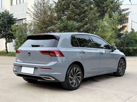 2023 Volkswagen Golf VIII, серый, 1950000 рублей, вид 5
