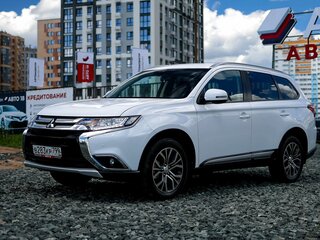 2018 Mitsubishi Outlander III Рестайлинг 2, белый, 2370000 рублей, вид 2