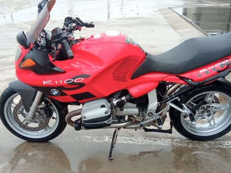 1999 BMW R 1100 S, красный, 300000 рублей, вид 5