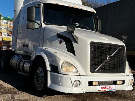 2003 Volvo VNL, белый, 1250000 рублей, вид 3
