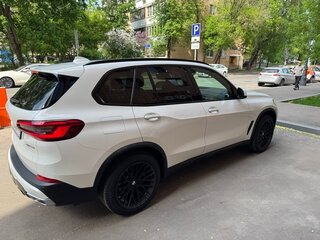 2019 BMW X5 40i IV (G05/G18), белый, 6500000 рублей, вид 5