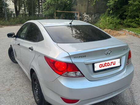 2011 Hyundai Solaris I, серебристый, 730000 рублей, вид 5