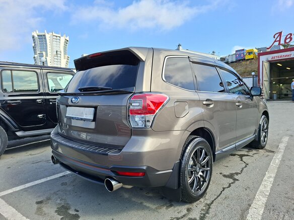 2016 Subaru Forester IV Рестайлинг 2, коричневый, 2300000 рублей - вид 3