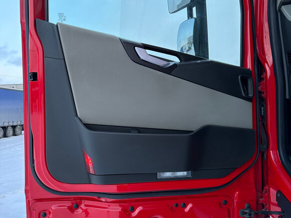 2017 Volvo FH, красный, 8800000 рублей - вид 18