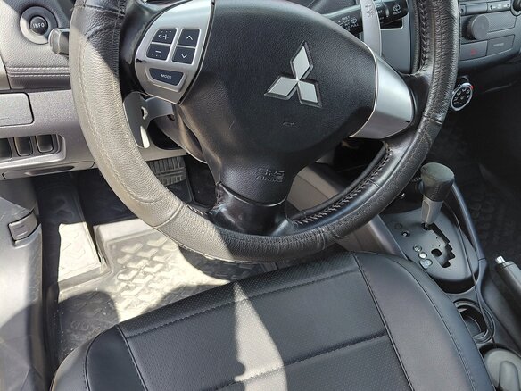 2010 Mitsubishi Outlander II Рестайлинг, коричневый, 1100000 рублей - вид 2