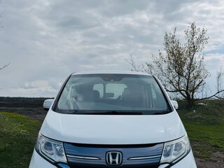 2017 Honda Stepwgn V, белый, 1850000 рублей, вид 1