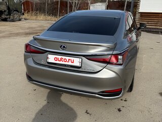 2020 Lexus ES 300h VII, серый, 4800000 рублей, вид 3
