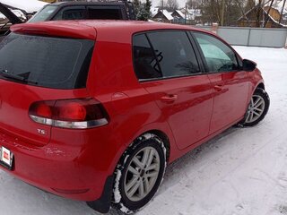 2011 Volkswagen Golf VI, красный, 680000 рублей, вид 4