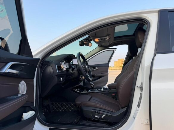 2023 BMW 1 серии 120i III (F52) Рестайлинг, белый - вид 6