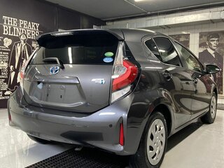 2018 Toyota Aqua I Рестайлинг 2, серый, 1000000 рублей, вид 5