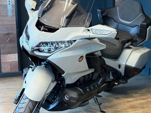 2026 Honda GL 1800 Gold Wing, серый, 4950000 рублей - вид 2
