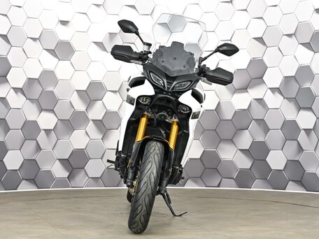 2023 Yamaha MT-09 Tracer (FJ-09), белый, 1227000 рублей, вид 5