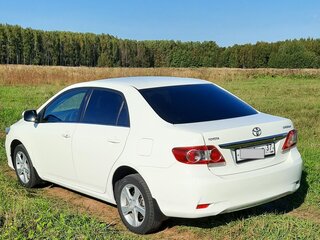 2013 Toyota Corolla X (E140, E150) Рестайлинг, белый, 1390000 рублей, вид 2