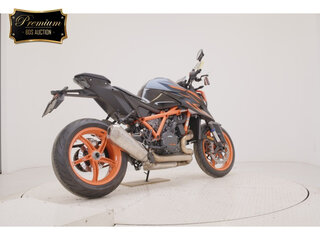 2023 KTM 1290 Super Duke R, чёрный, 1360000 рублей, вид 5