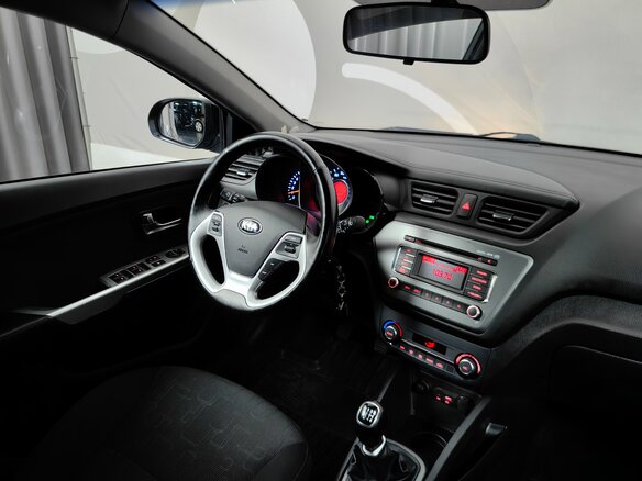 2015 Kia Rio III Рестайлинг, чёрный, 999000 рублей - вид 6