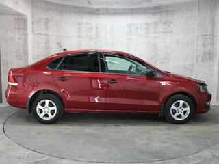 2018 Volkswagen Polo V Рестайлинг, красный, 1047000 рублей, вид 4