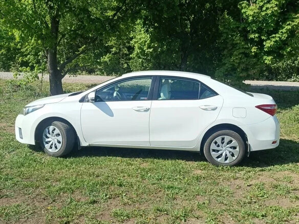 2014 Toyota Corolla XI (E160, E170, E180), белый, 1308000 рублей - вид 2