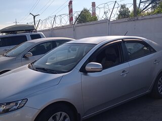 2011 Kia Cerato 6-speed II, серебристый, 1100000 рублей, вид 3