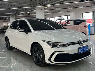 2023 Volkswagen Golf VIII, белый, 1920000 рублей, вид 3