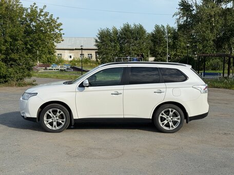 2012 Mitsubishi Outlander III, белый, 1349000 рублей, вид 4