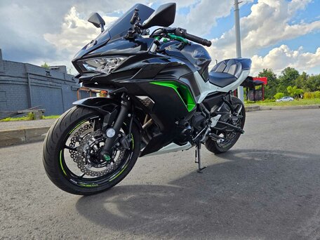 2021 Kawasaki Ninja 650, чёрный, 597446 рублей, вид 1