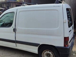 2001 Peugeot Partner I, белый, 330000 рублей, вид 3