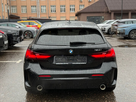 2022 BMW 1 серии 118d III (F40), чёрный, 2740000 рублей, вид 5