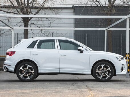 2026 Audi Q3 TFSI III (FJ), серый, 3870000 рублей, вид 4