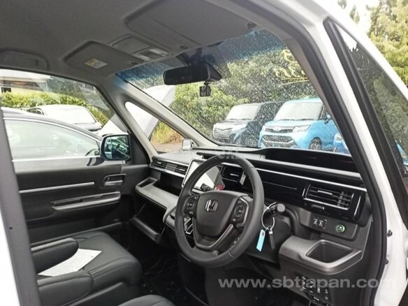 2021 Honda Stepwgn Spada V Рестайлинг, белый, 2790000 рублей - вид 6
