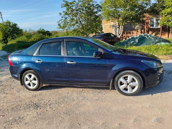 2010 Ford Focus II Рестайлинг, синий, 500000 рублей - вид 1