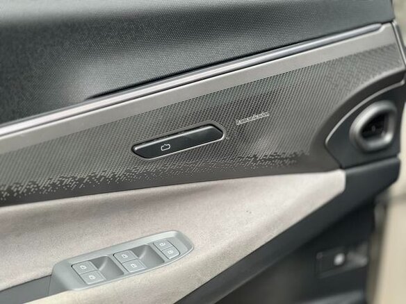 2024 Lynk & Co 08 21.2 kWh I, бежевый, 3300000 рублей - вид 26