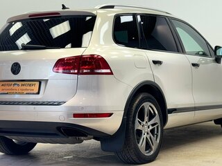 2013 Volkswagen Touareg II, серебристый, 2275000 рублей, вид 5