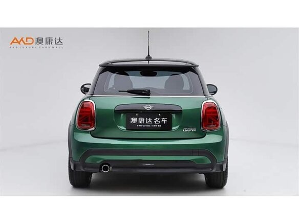 2022 Mini Hatch Cooper III (F55/F56) Рестайлинг 2, зелёный - вид 3