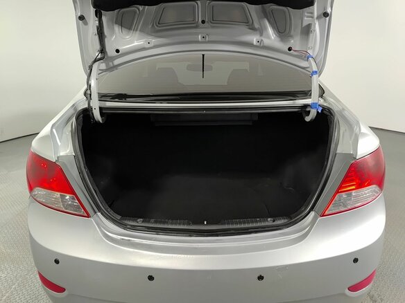 2013 Hyundai Solaris I, серебристый, 579090 рублей - вид 9