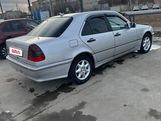 1998 Mercedes-Benz C-Класс 180 I (W202) Рестайлинг, серебристый, 400000 рублей, вид 4