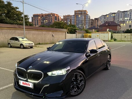 2025 BMW 5 серии Long 530Li VIII (G60/G61/G68), синий, 7700000 рублей, вид 3