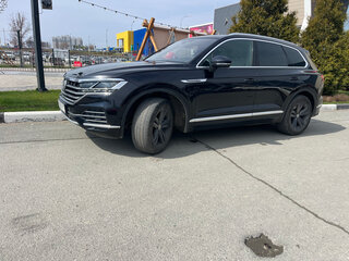 2018 Volkswagen Touareg III, чёрный, 4300000 рублей, вид 2