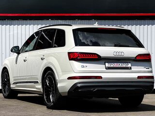 2020 Audi Q7 45 TDI II (4M) Рестайлинг, коричневый, 6377000 рублей, вид 4