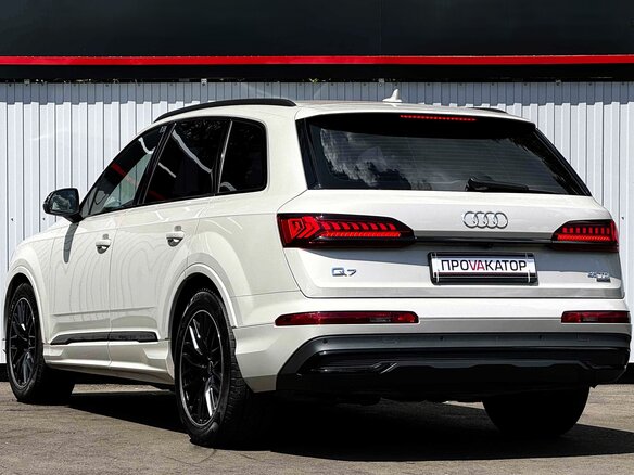 2020 Audi Q7 45 TDI II (4M) Рестайлинг, коричневый, 6377000 рублей - вид 4