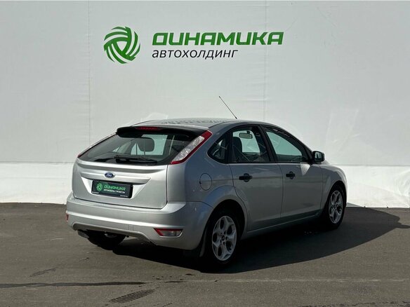 2011 Ford Focus II Рестайлинг, серебристый - вид 4
