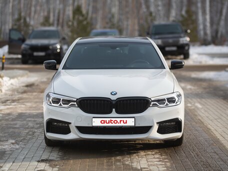 2019 BMW 5 серии 530d xDrive VII (G30/G31/G38), белый, 4340000 рублей, вид 3