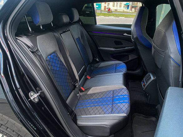 2021 Volkswagen Golf R VIII, чёрный, 4550000 рублей - вид 11