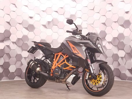 2017 KTM 1290 Super Duke GT, серый, 999000 рублей, вид 1