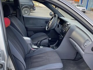 2005 Kia Magentis I Рестайлинг, серебристый, 480000 рублей, вид 2