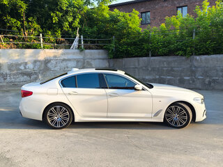 2019 BMW 5 серии 530i xDrive VII (G30/G31/G38), белый, 4850000 рублей, вид 5