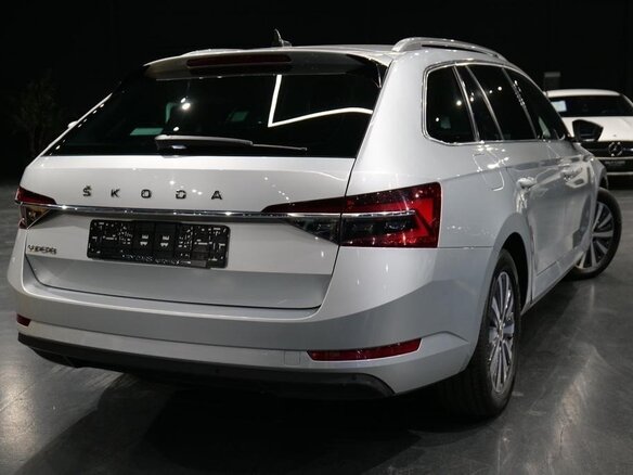 2022 Skoda Superb III Рестайлинг, серебристый - вид 4