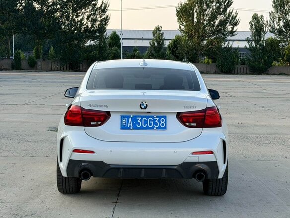 2023 BMW 1 серии 120i III (F52) Рестайлинг, белый - вид 5