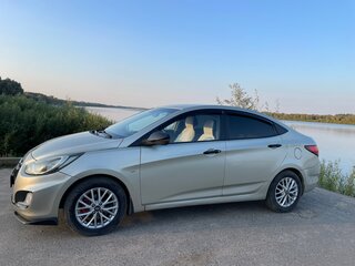 2013 Hyundai Solaris I, бежевый, 610000 рублей, вид 5