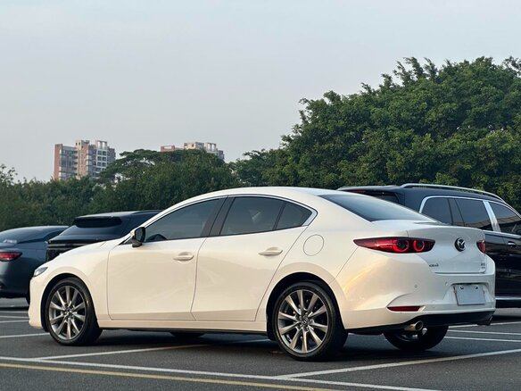 2022 Mazda 3 Axela IV (BP), белый, 1562000 рублей - вид 5